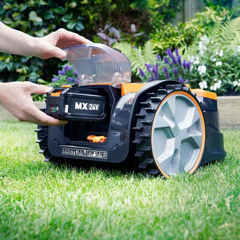LawnMaster VBRM16 OcuMow™ Mähroboter für bis zu 100 qm B0B8Y95549